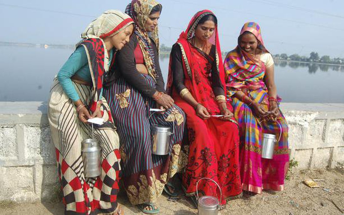 Ấn Độ: Hàng nghìn phụ nữ đổi đời, làm chủ cuộc sống  bằng một công việc đơn giản