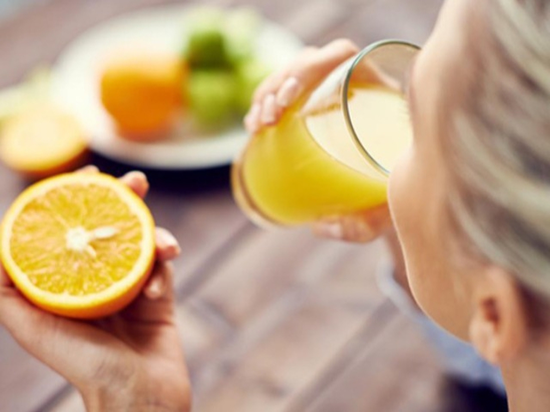 6 việc không ngờ có thể phá dạ dày, ngay cả uống nước cam, ăn sữa chua lúc này cũng gây hại