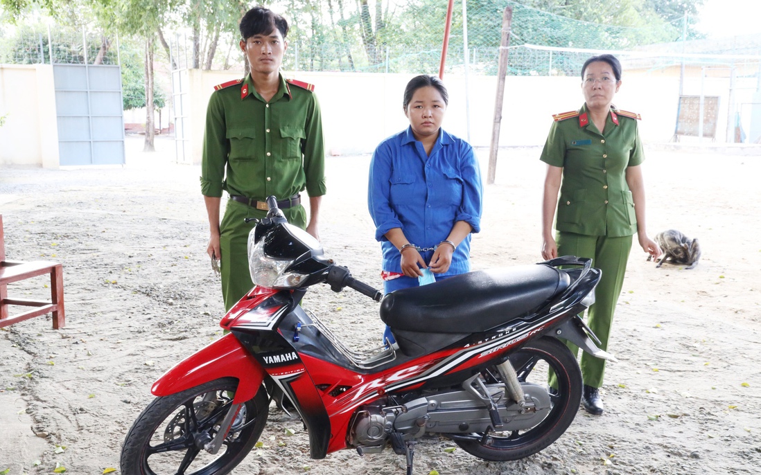 Tây Ninh: Bắt đối tượng nữ dùng dao cướp tài sản của lái xe ôm