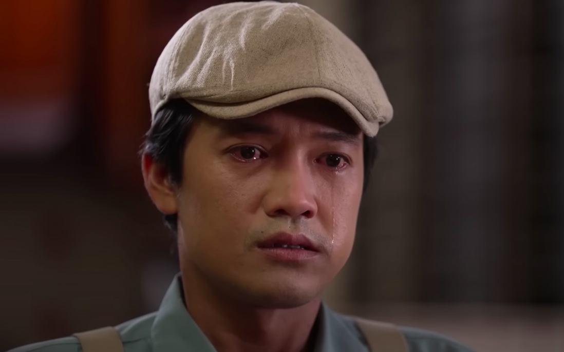 Phim "Rồi 30 năm sau": Long (Quang Tuấn) khóc khi ăn cơm mẹ ruột nấu