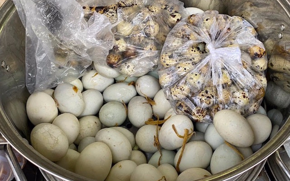 Tiệm trứng vịt lộn đắt khách ở TPHCM nhờ cách luộc đặc biệt