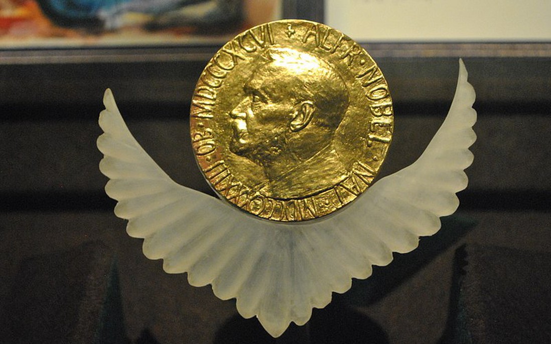 Nobel Hòa bình 2022 được trao cho một cá nhân và hai tổ chức 