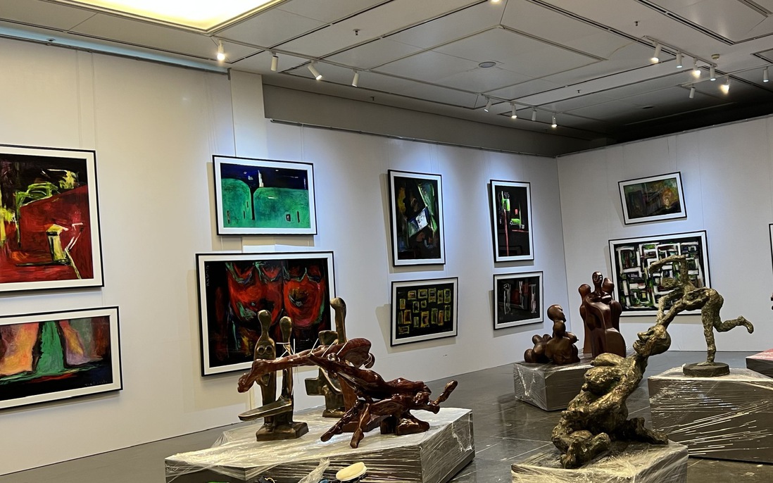 Hơn 300 tác phẩm được trưng bày trong không gian trường năng lượng