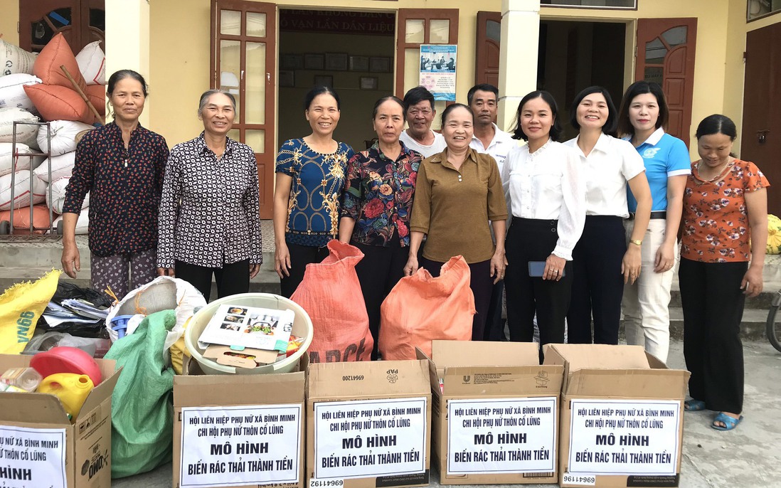 Phụ nữ Cổ Lũng hào hứng với mô hình “Biến rác thành tiền”