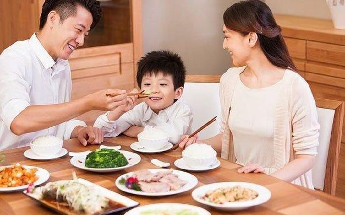 3 khung giờ buổi tối quan trọng nhất của con, bố mẹ không nên bỏ lỡ