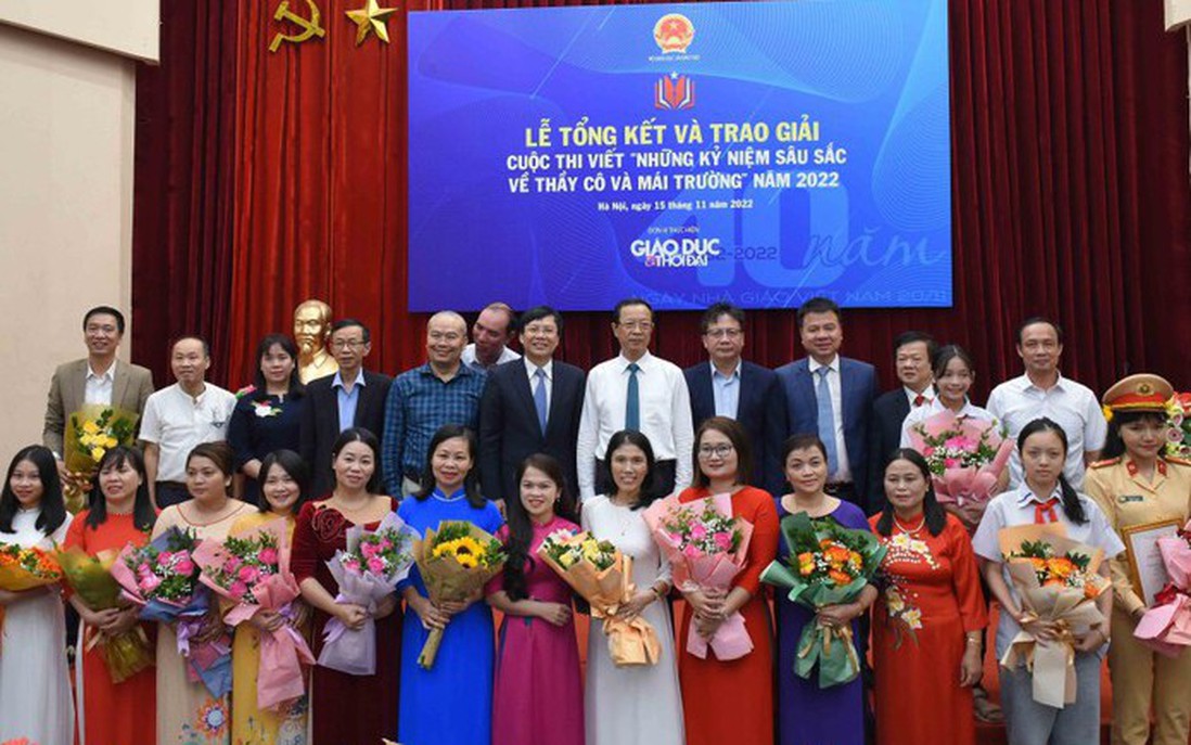 Trao giải Cuộc thi viết "Những kỷ niệm sâu sắc về thầy cô và mái trường" năm 2022