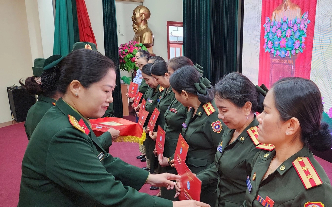 19 học viên của Phụ nữ QĐND Lào hoàn thành tập huấn nghiệp vụ công tác phụ nữ