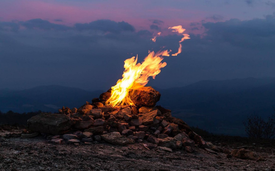 Núi lửa "vô dụng nhất thế giới": Bếp lò nấu ăn của người dân