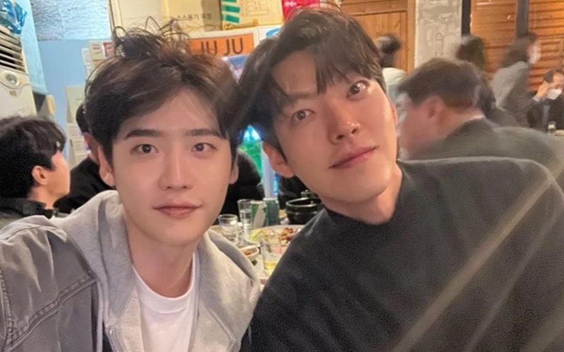 3,6 triệu người phát sốt vì đôi bạn thân Lee Jong Suk - Kim Woo Bin hội ngộ