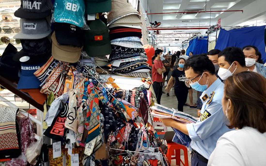 Điểm tin thời sự ngày 2/11: Gần 2.000 sản phẩm nghi giả nhãn hiệu bị phát hiện tại Sài Gòn Square