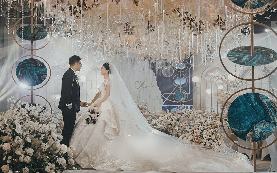 Đám cưới cổ tích sang trọng của cặp đôi giàu có, bó hoa cưới siêu đặc biệt