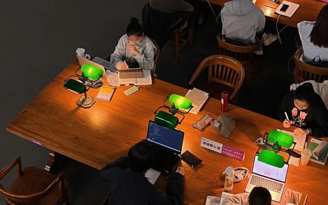 6h thư viện vẫn sáng đèn, "Harvard châu Á" có gì mà sinh viên phải học xuyên đêm?
