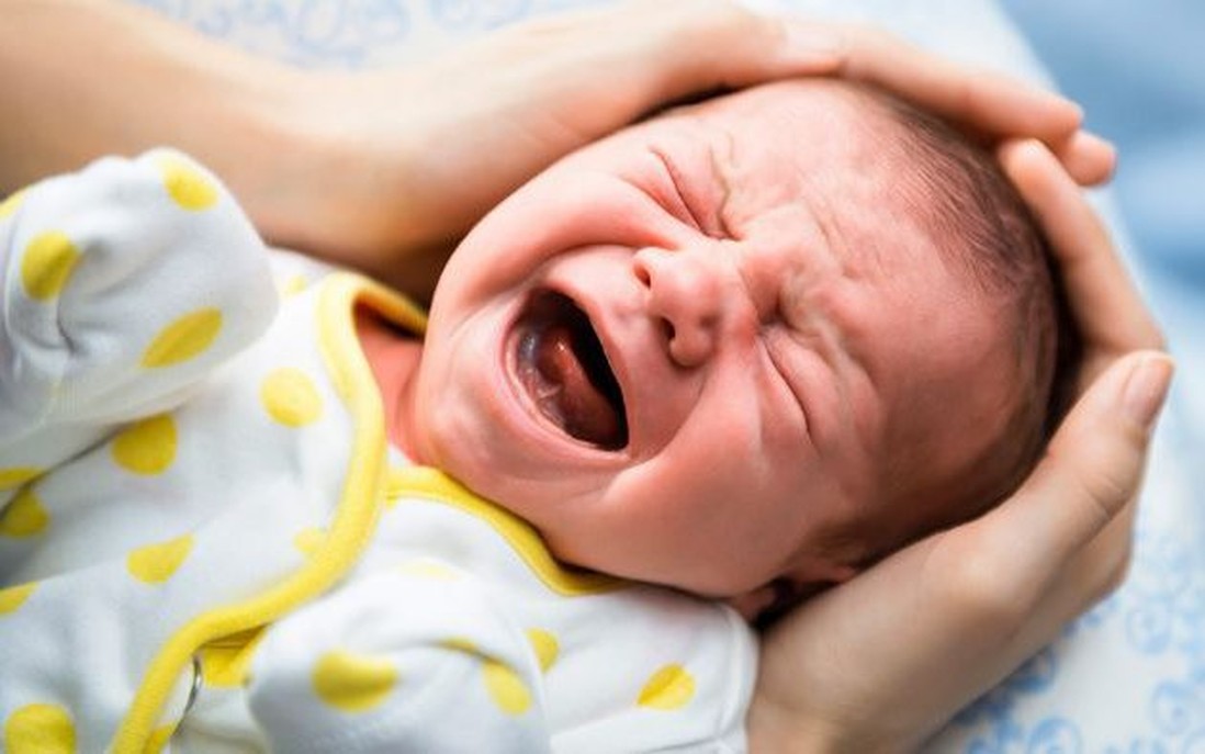 Trẻ sơ sinh khóc nhiều ảnh hưởng thế nào đến sức khỏe?