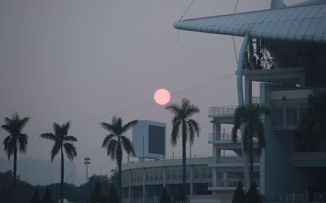 Người dân mang máy ảnh, kính thiên văn để “săn” nguyệt thực toàn phần cuối cùng trong năm 2022