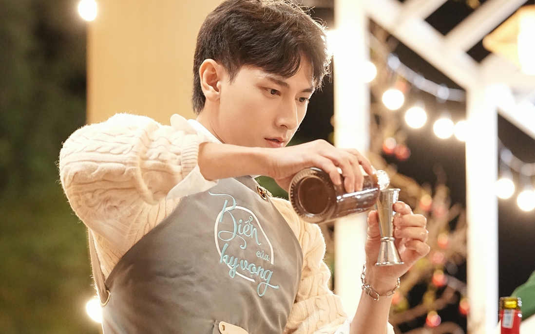  Isaac bất ngờ trở thành bartender