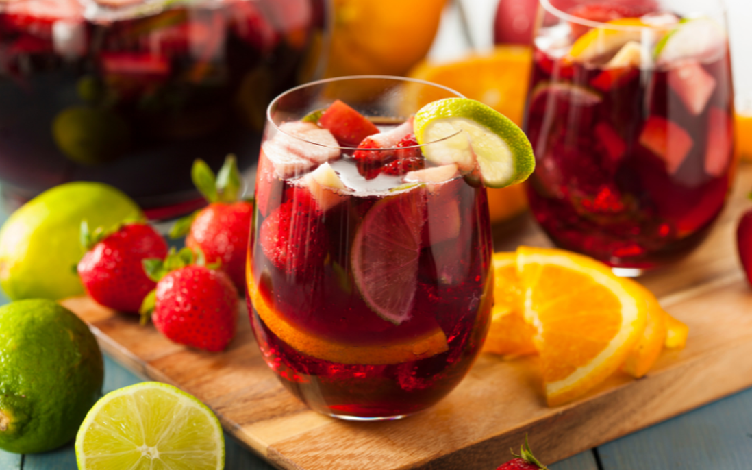 Sangria trái cây - thức uống là một gợi ý tuyệt vời cho mùa lễ hội
