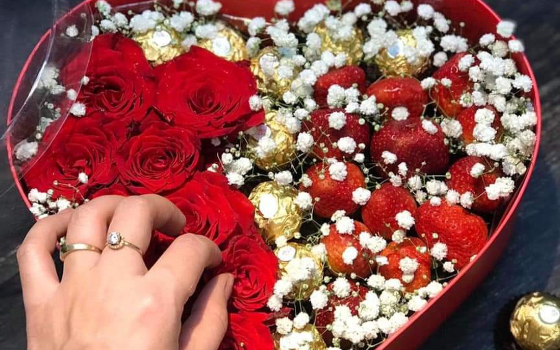 Valentine 2022: "Hoa gì cũng có nhưng đắt"