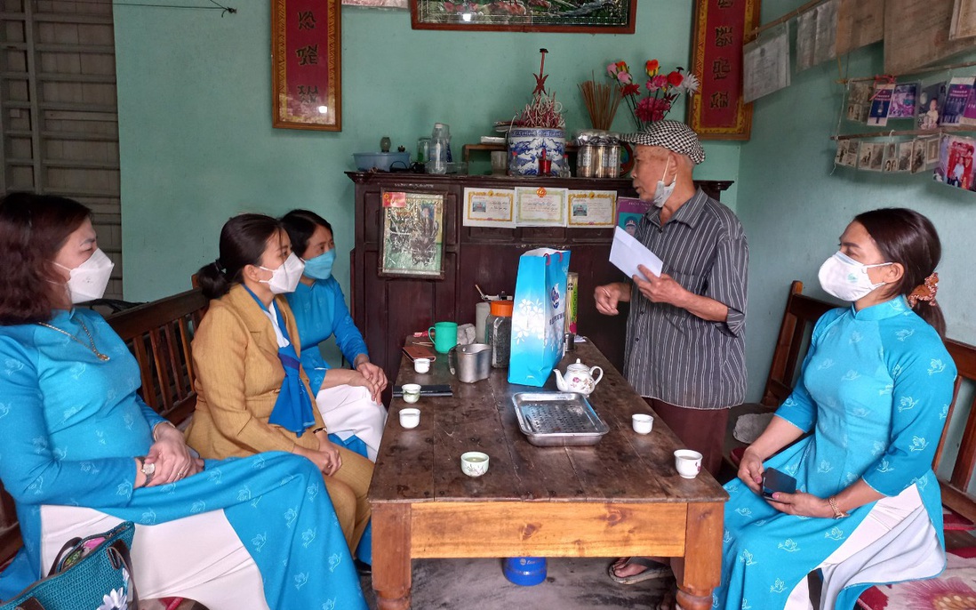 Phụ nữ tỉnh Phú Yên: Tặng quà cho 20 gia đình chính sách tỉnh Hải Dương 