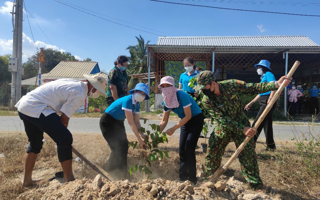 Phụ nữ Đồng Tháp trồng cây xanh chào mừng thành công Đại hội đại biểu Phụ nữ toàn quốc XIII