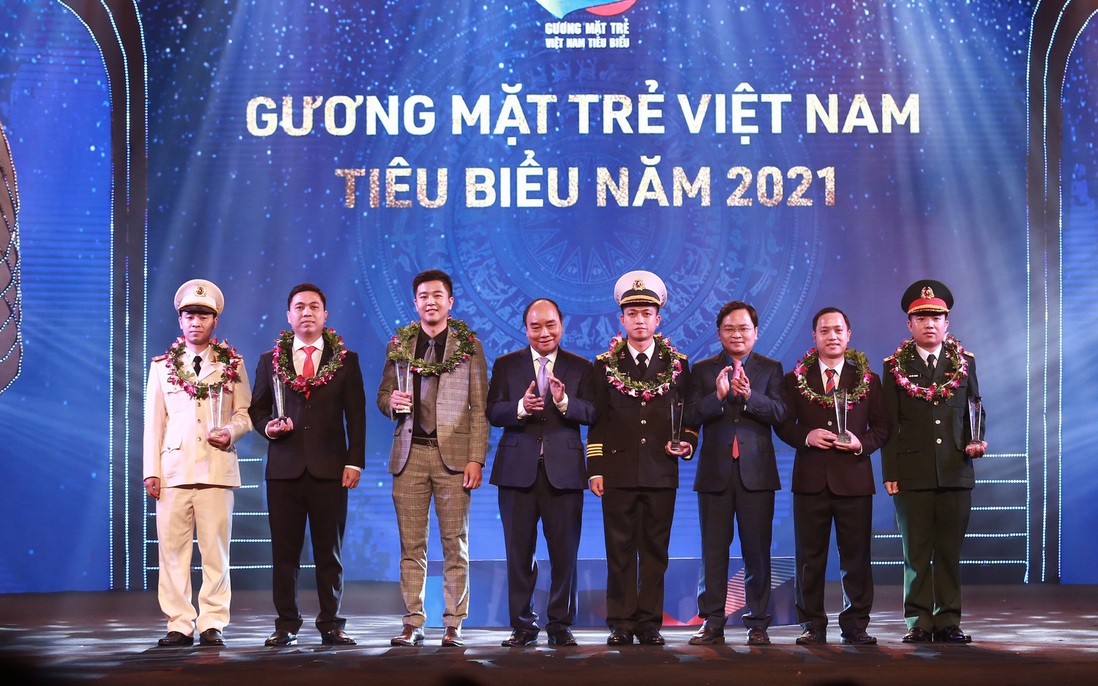 Vinh danh 10 Gương mặt trẻ Việt Nam tiêu biểu năm 2021