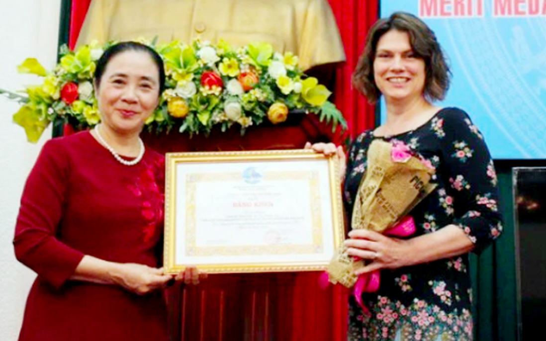 Bà Cara Ellickson, Giám đốc Khoa Giới, ĐH Flinders, Úc: "Muốn cống hiến nhiều hơn cho những phụ nữ Việt Nam có hoàn cảnh khó khăn"