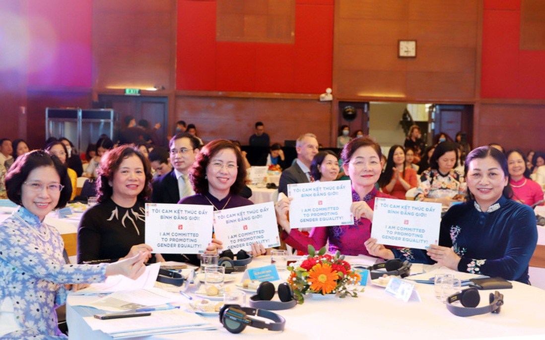 Phụ nữ Việt Nam hội nhập quốc tế