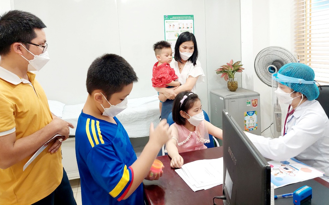 Hà Nội: Gần 300 phụ nữ và trẻ em được khám sức khỏe hậu Covid-19