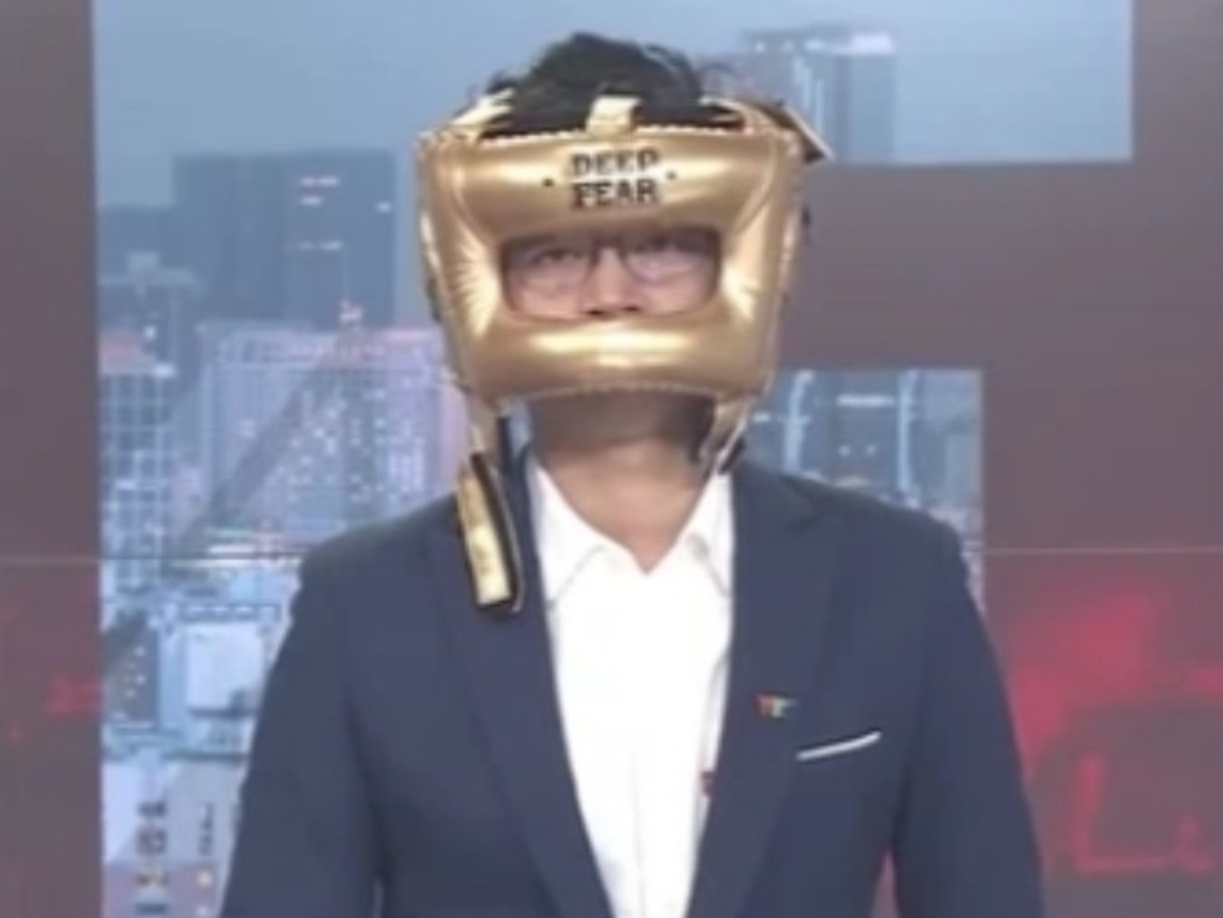 BTV "vựa muối VTV" gây tò mò khi đeo mặt nạ lên sóng sau vụ MC nổi tiếng bị tát