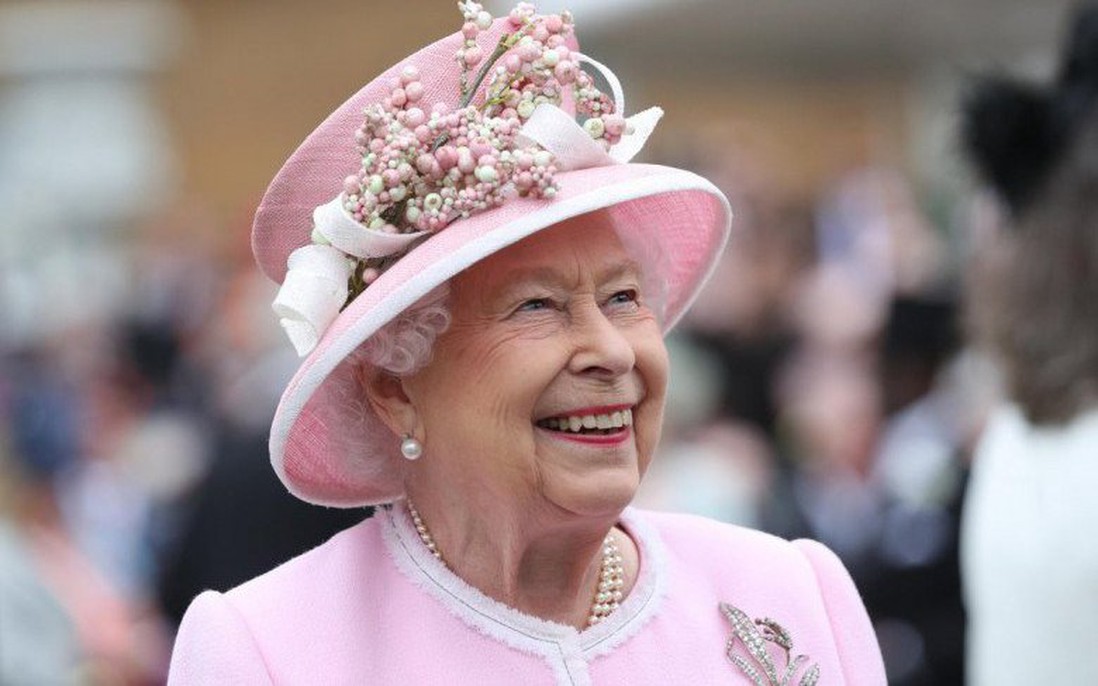 4 bí quyết để có làn da đẹp ở tuổi U100 của Nữ hoàng Anh