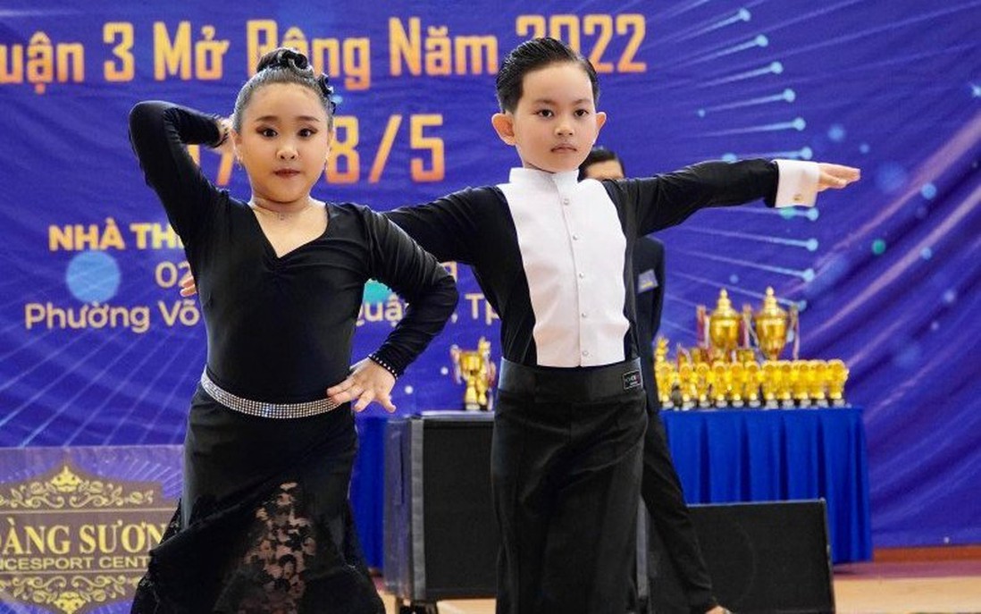 Con trai Khánh Thi - Phan Hiển giành 8 Huy chương Vàng khiêu vũ thể thao