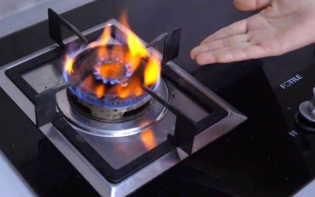 Cần làm gì nếu ngọn lửa của bếp gas chuyển sang màu đỏ? 
