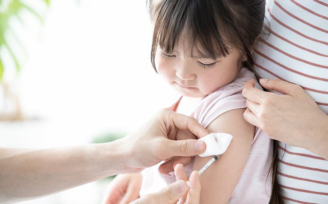 4 loại vaccine cần thiết cho trẻ nhỏ: Cha mẹ nên tiêm phòng cho trẻ để bảo vệ sức khỏe con mình