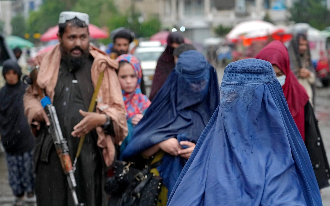 “Cuộc tấn công mới nhất nhằm vào quyền phụ nữ” ở Afghanistan