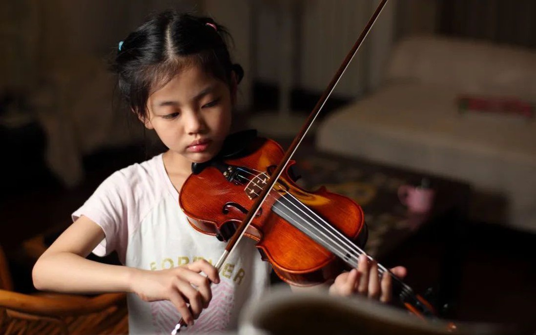 Nghiên cứu của giáo sư Mỹ: Trẻ em học nhạc giúp giảm lo lắng, cải thiện phát triển trí não 