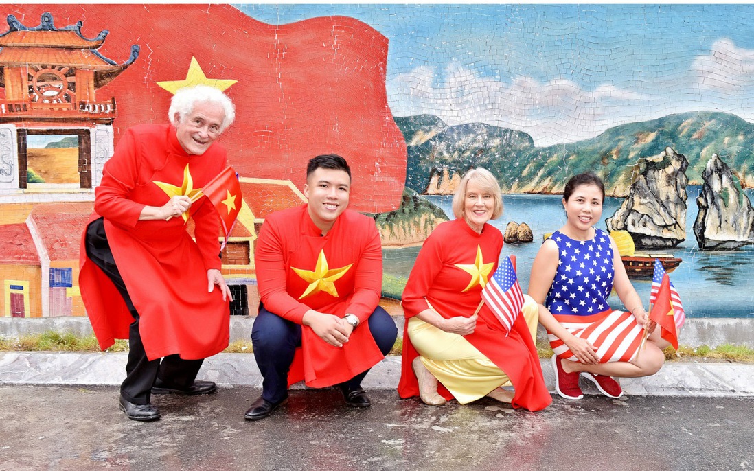 Bức tranh gốm “Tình hữu nghị Việt Mỹ” tôn vinh di sản văn hóa thiên nhiên