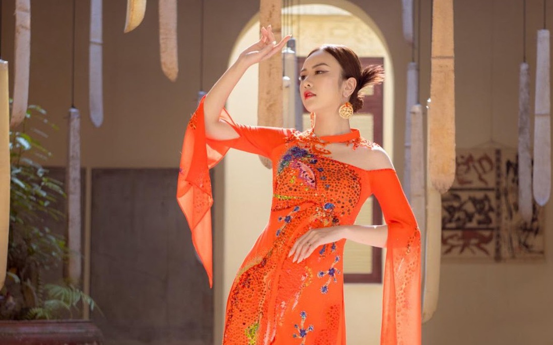 Con gái NSND Trần Nhượng quảng bá áo dài tại Mỹ