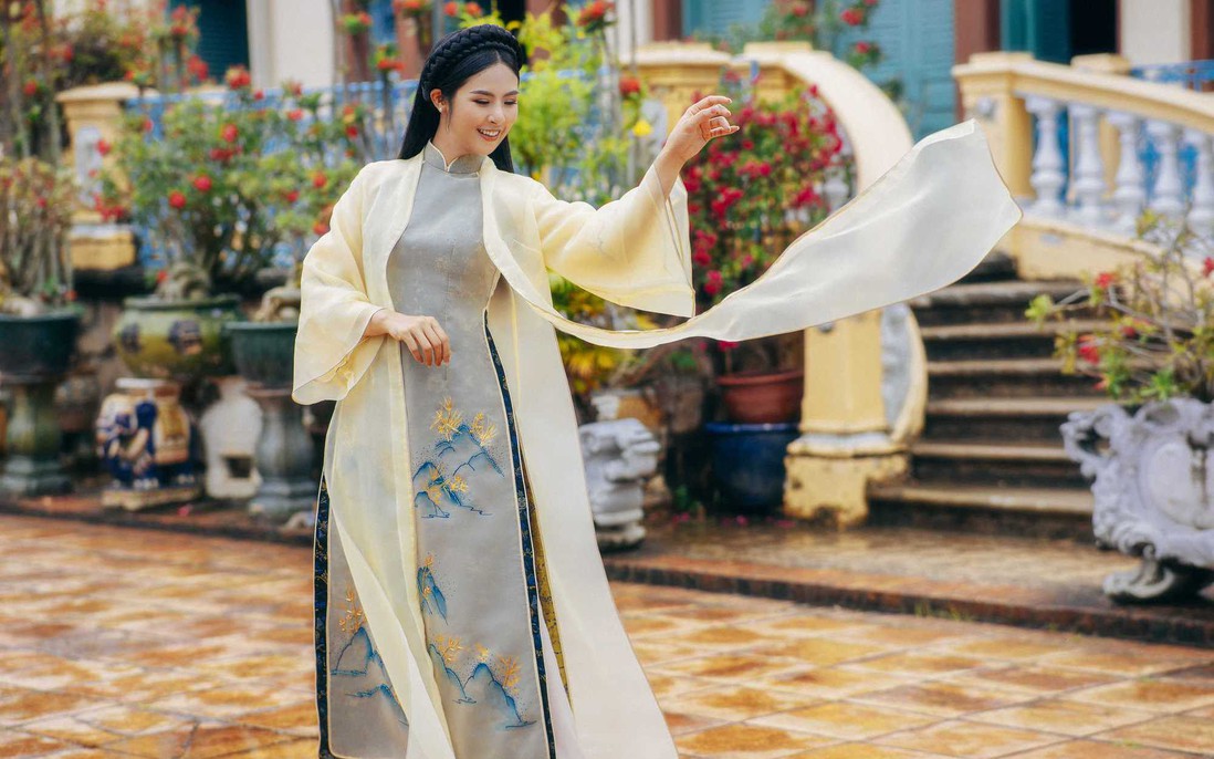 Hoa hậu Ngọc Hân khoe vẻ đẹp áo dài ở nhà cổ 150 tuổi
