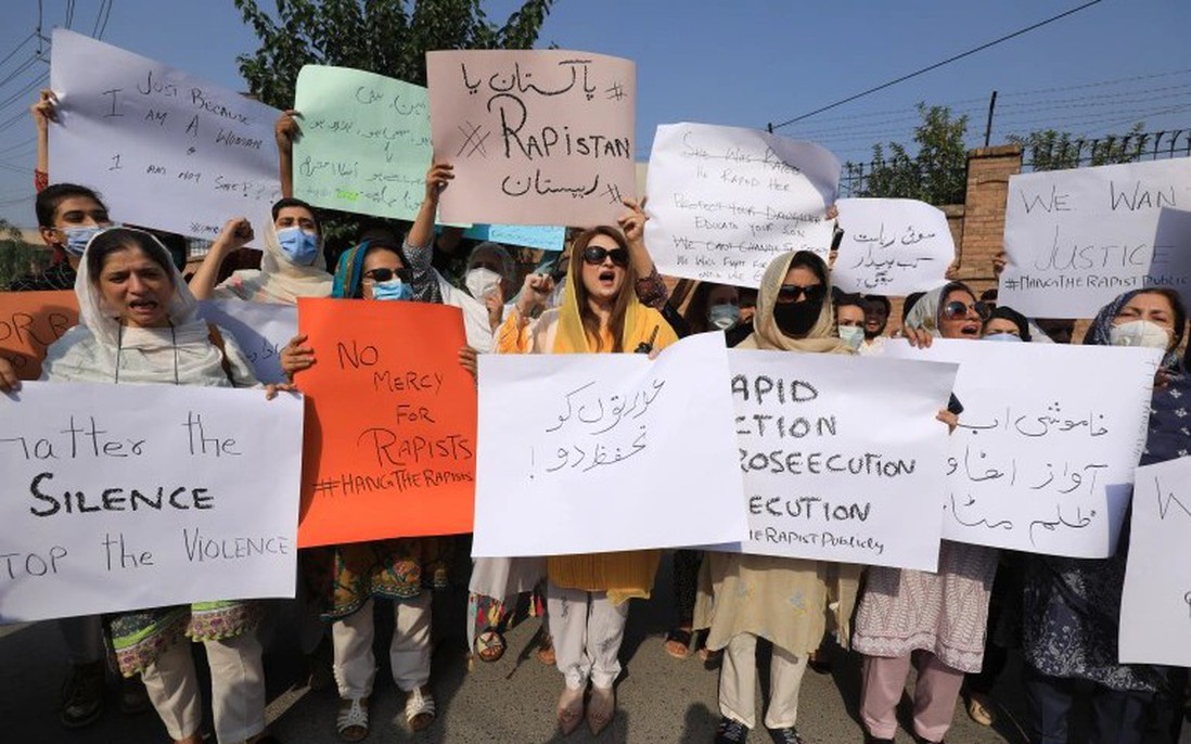 Làn sóng giận dữ ở Pakistan khi một phụ nữ bị cưỡng hiếp tập thể 