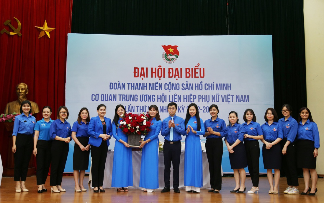 Xây dựng đoàn viên Cơ quan TƯ Hội LHPN Việt Nam bản lĩnh, trí tuệ, đoàn kết, văn minh, tình nguyện