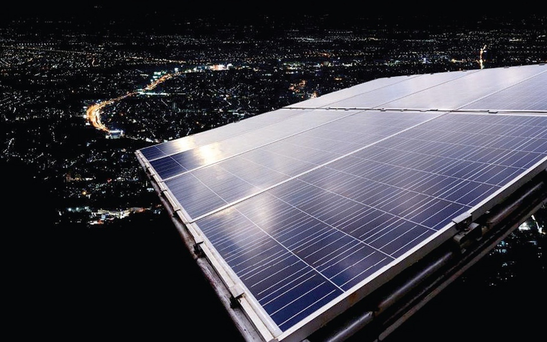 Pin mặt trời sản xuất điện cả ngày lẫn đêm