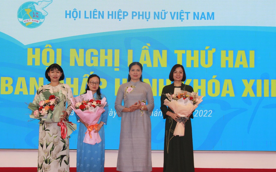Bầu bổ sung 4 Ủy viên Ban Chấp hành, 1 Ủy viên Đoàn Chủ tịch TƯ Hội LHPN Việt Nam khóa XIII