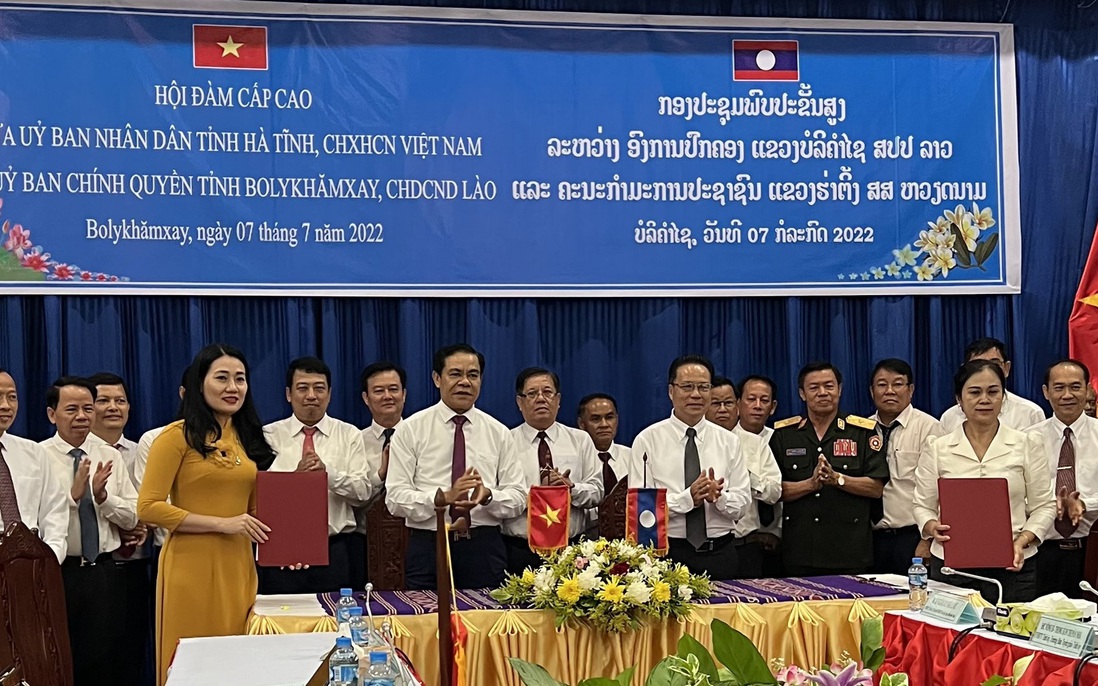 Hội LHPN Hà Tĩnh ký kết biên bản thỏa thuận hợp tác với LHPN tỉnh BolyKhămxay (Lào)