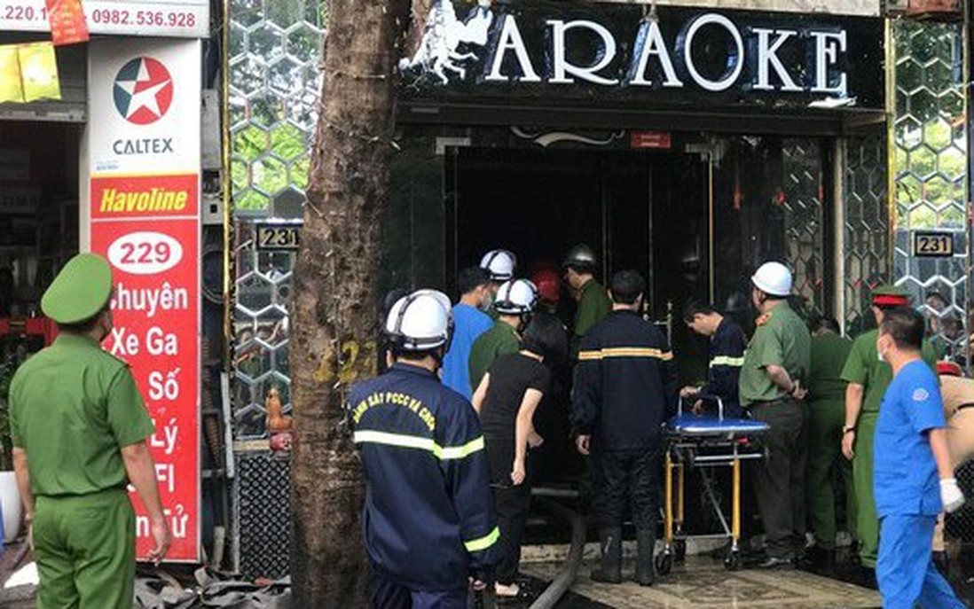 Nhân chứng vụ cháy quán karaoke khiến 3 cảnh sát hy sinh: Sau tiếng nổ lớn, khói đen phun ra từ tất các cửa