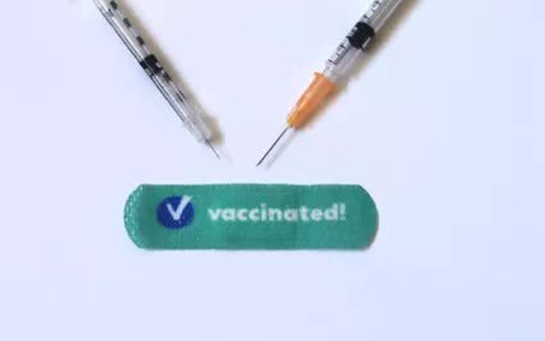 Tiêm vaccine Covid-19 và vaccine phòng cúm cùng nhau, tác dụng phụ nghiêm trọng hơn?