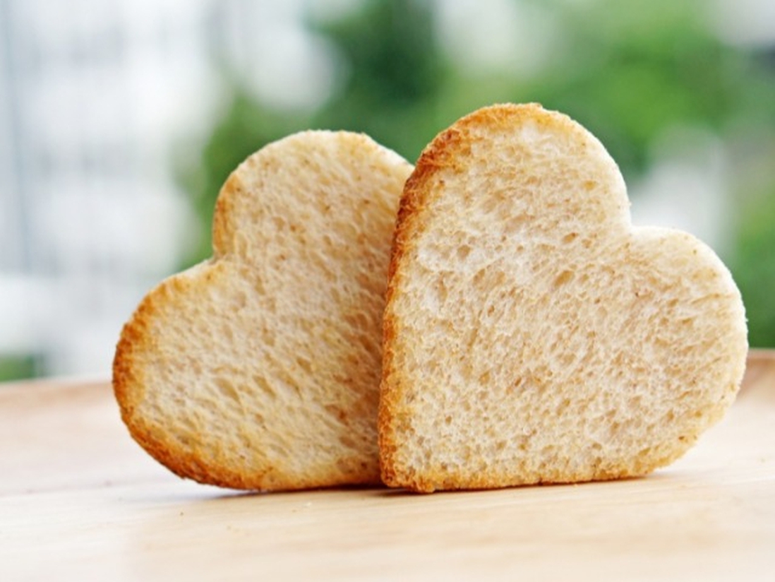 Cách phụ nữ khôn ngoan lựa chọn: Tình yêu hay bánh mì?