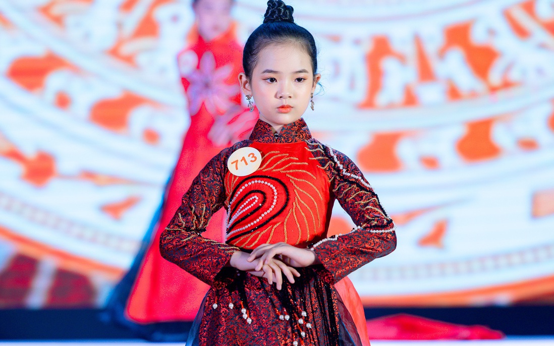 136 mẫu nhí quảng bá, tôn vinh áo dài Việt