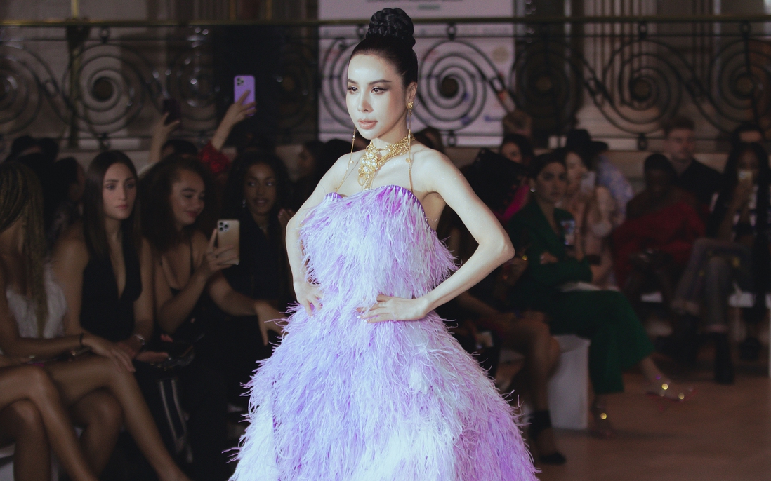 Hoa hậu Hoàng Dung làm vedette tại Tuần lễ Thời trang London