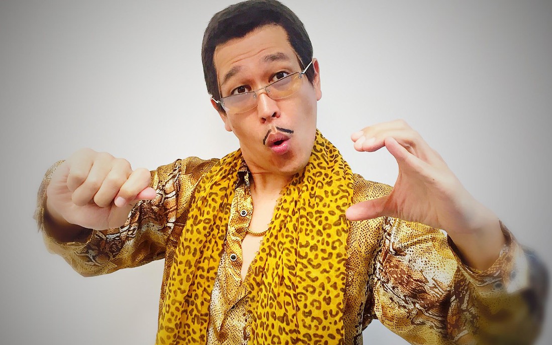 Sau 8 năm làm mưa làm gió với hit "Pen Pineapple Apple Pen", nghệ sĩ hài người Nhật bây giờ ra sao?