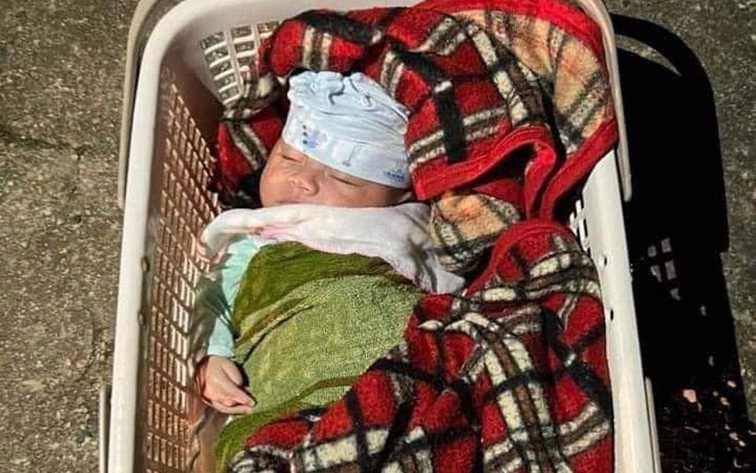 Hòa Bình: Cháu bé sơ sinh nặng 5,1kg bị bỏ rơi ở bên đường