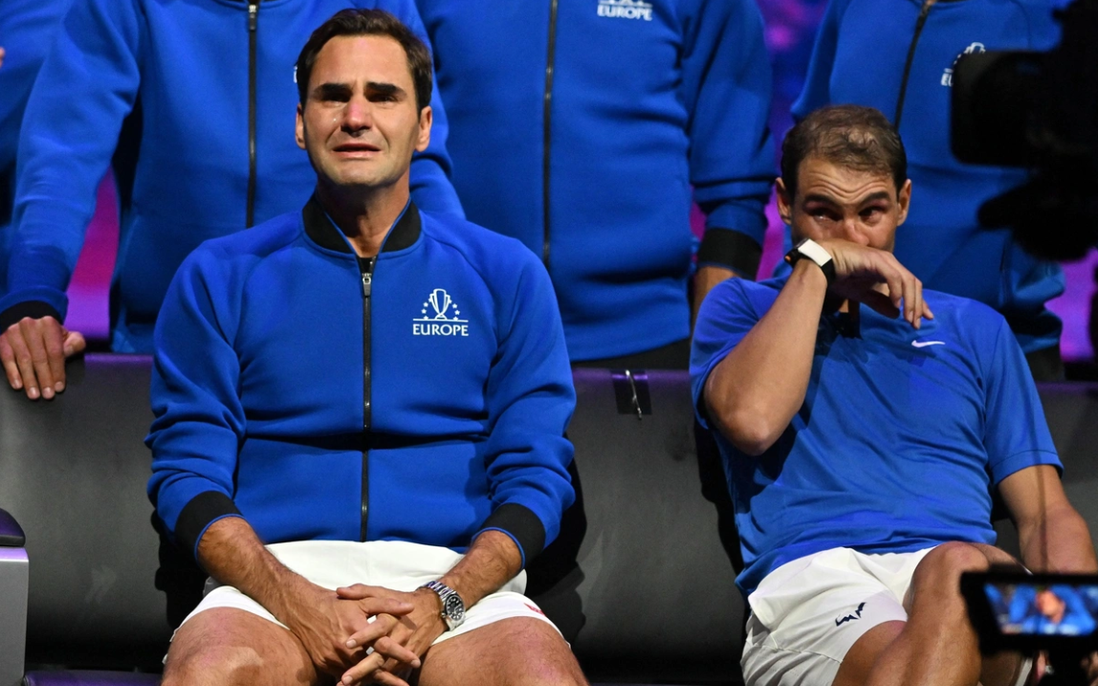 Tay vợt huyền thoại Roger Federer bật khóc khi kết thúc sự nghiệp với những cột mốc không thể nào quên